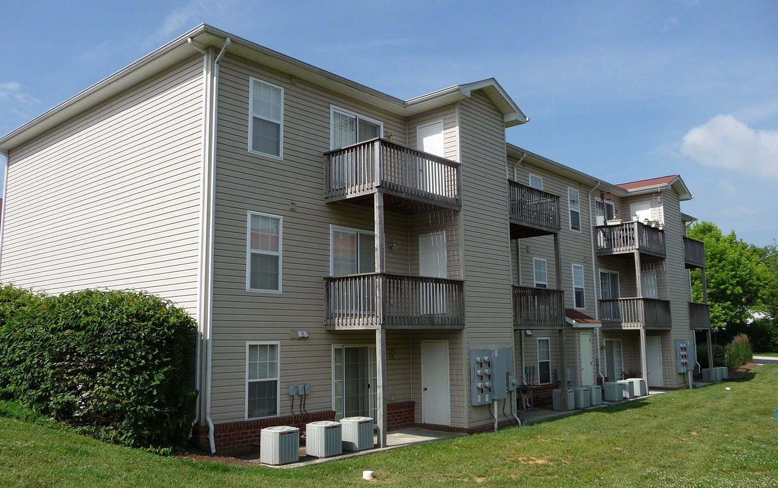 Cedarfield Apartments & Townhomes