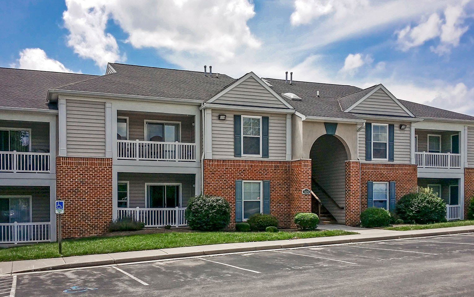 Knollwood Condominium