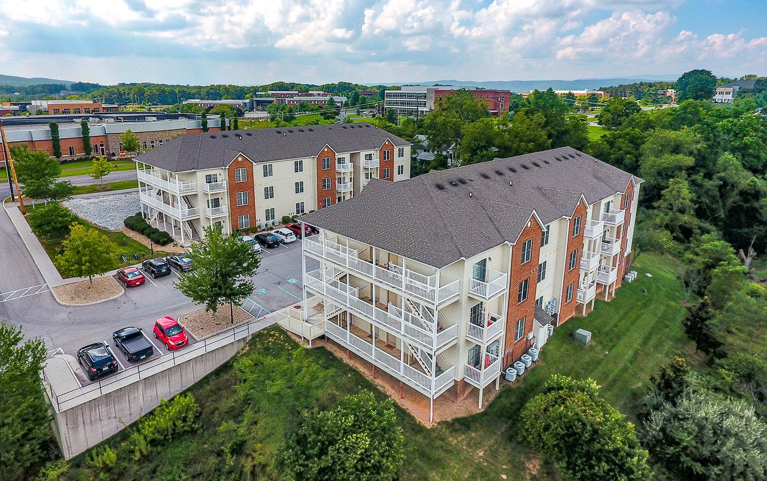 The Crossing at Knollwood Apartments